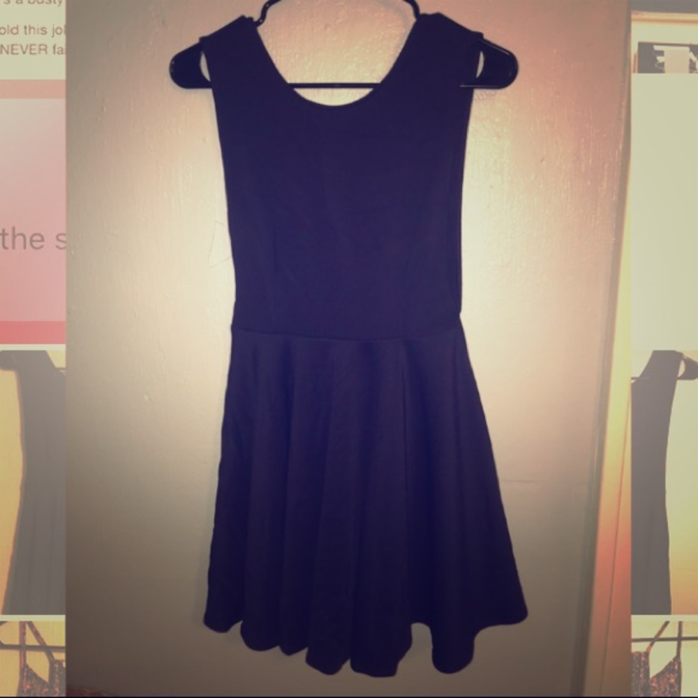 Chic short deep blue low-back dress